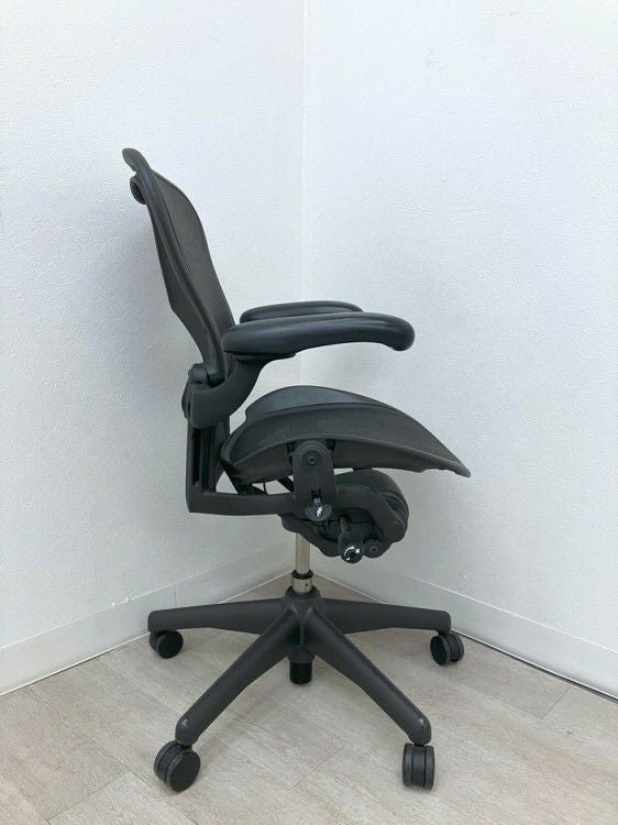 HermanMiller（ハーマンミラー）アーロンチェア 可動肘付アーロンチェア 商品画像3