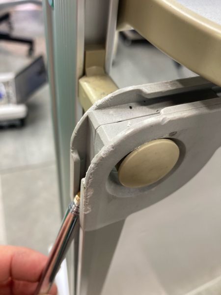 イトーキ上下スライド式縦型脚付ホワイトボード 商品画像7