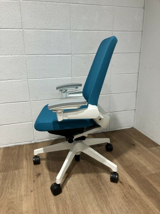 イトーキノート(nort)チェア 可動肘付ノートチェア 商品画像2