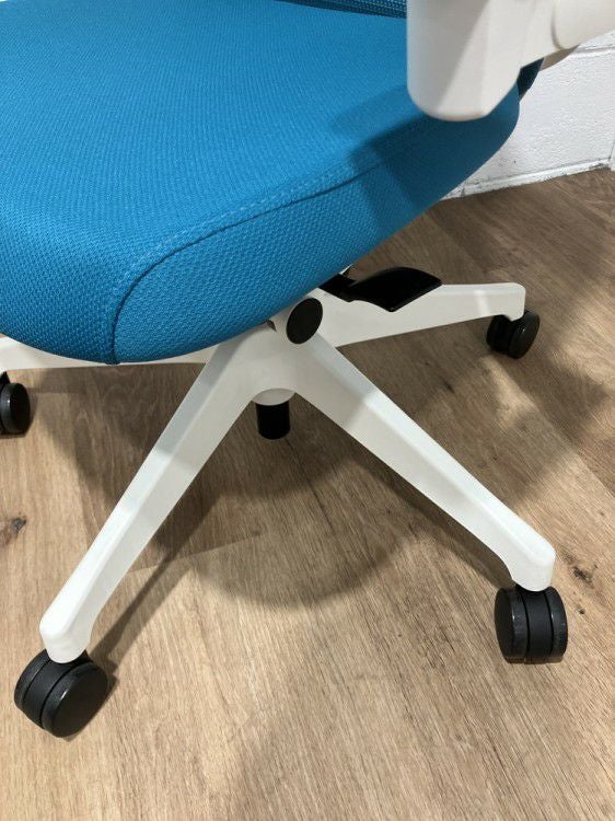 イトーキノート(nort)チェア 可動肘付ノートチェア 商品画像8