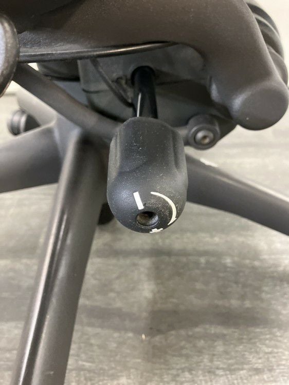 HermanMiller（ハーマンミラー）アーロンチェア 可動肘付アーロンチェア 商品画像16