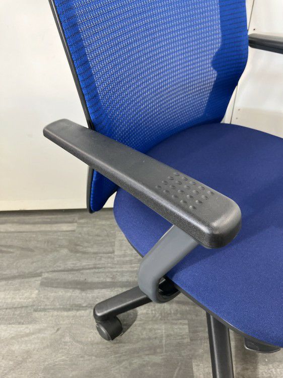 ウチダ（内田洋行）エニーザ（Anyza）チェア 固定肘付エニーザチェア 商品画像9