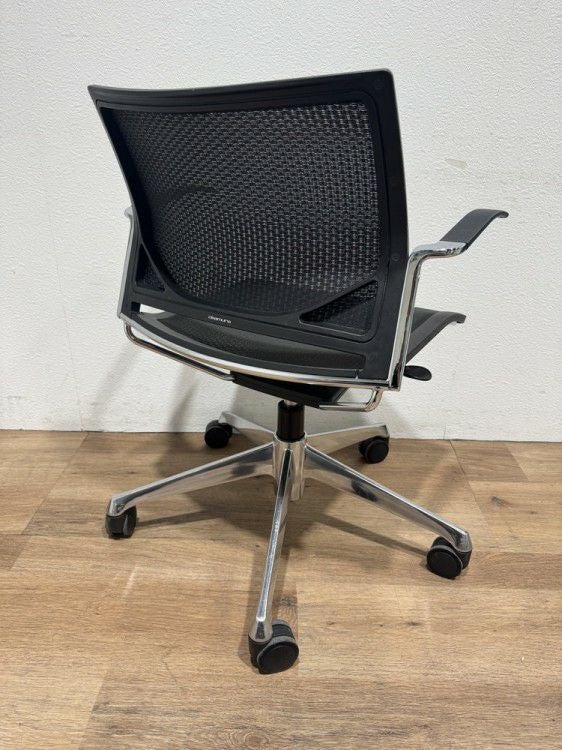 オカムラツァルトシリーズ 肘付ミーティングチェア 商品画像2