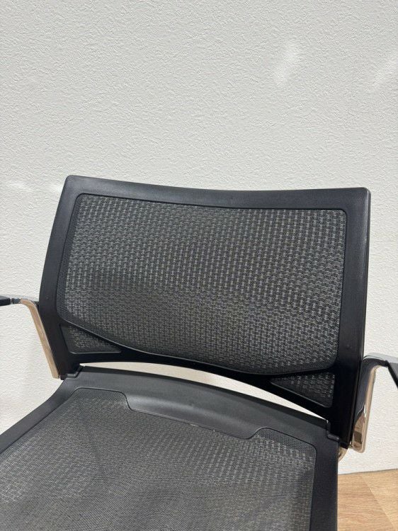 オカムラツァルトシリーズ 肘付ミーティングチェア 商品画像3