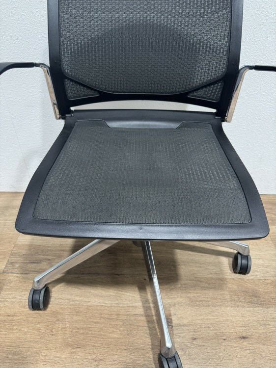 オカムラツァルトシリーズ 肘付ミーティングチェア 商品画像4