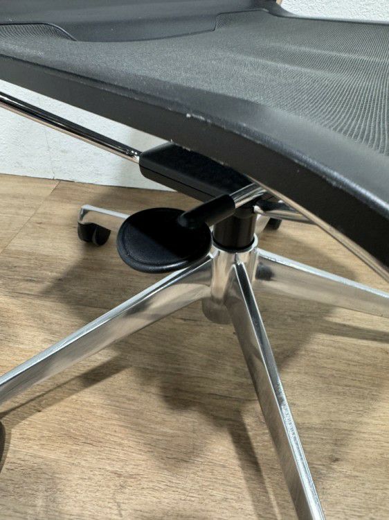 オカムラツァルトシリーズ 肘付ミーティングチェア 商品画像8