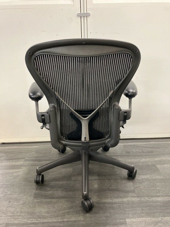 HermanMiller（ハーマンミラー）アーロンチェア 可動肘付アーロンチェア 商品画像4