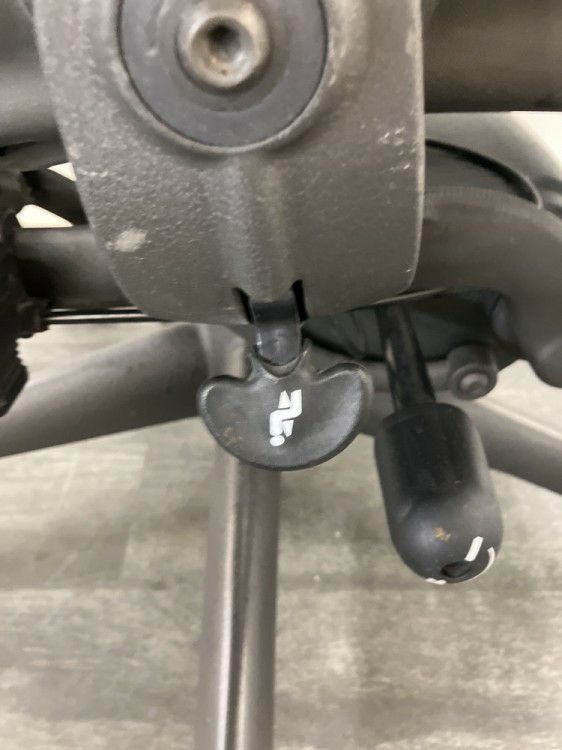 HermanMiller（ハーマンミラー）アーロンチェア 可動肘付アーロンチェア 商品画像6