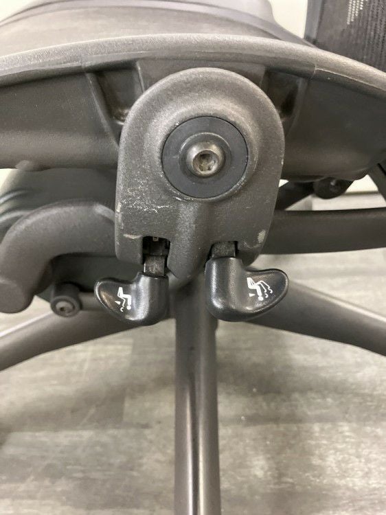 HermanMiller（ハーマンミラー）アーロンチェア 可動肘付アーロンチェア 商品画像9