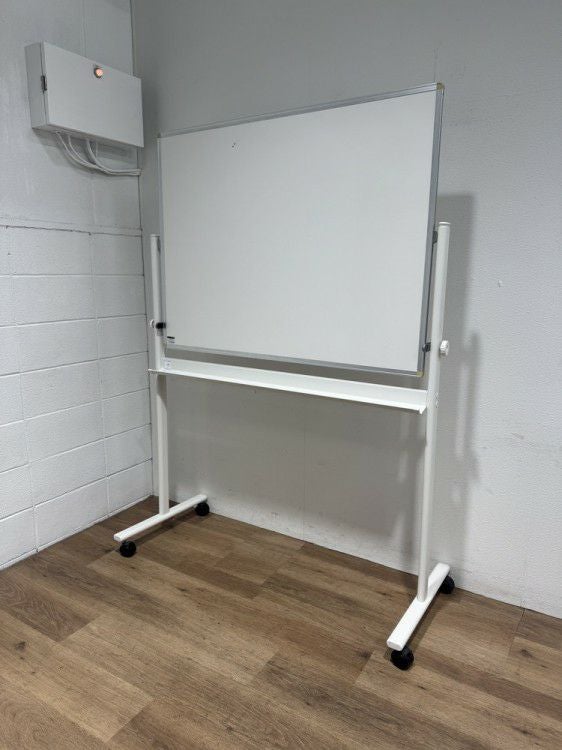 イトーキ1200脚付ホワイトボード 商品画像1