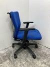 オカムラCarrozza(カロッツァ)チェア 可動肘付カロッツァチェア 商品画像4