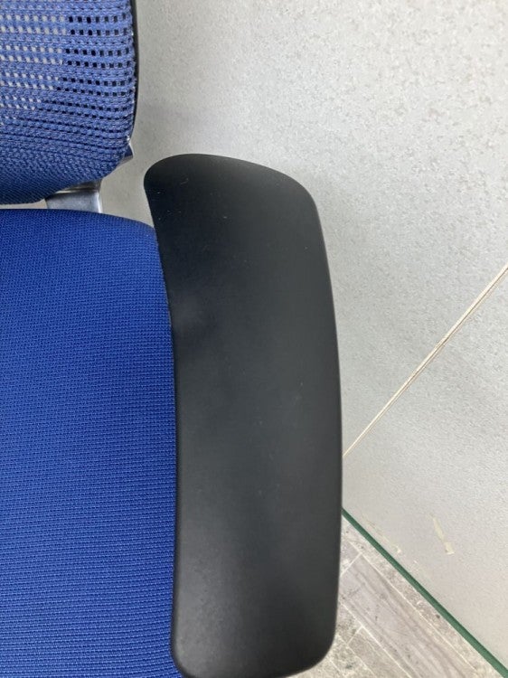 オカムラBaron(バロン)チェア 可動肘付バロンチェア 商品画像4