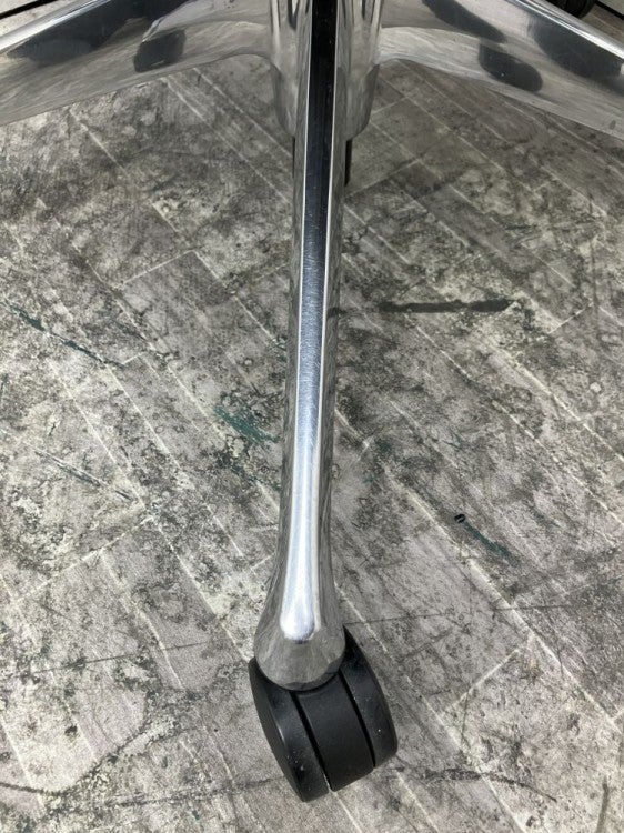 オカムラBaron(バロン)チェア 可動肘付バロンチェア 商品画像8