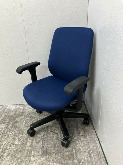 イトーキtorte(トルテ)チェア 可動肘付トルテチェア 商品画像1