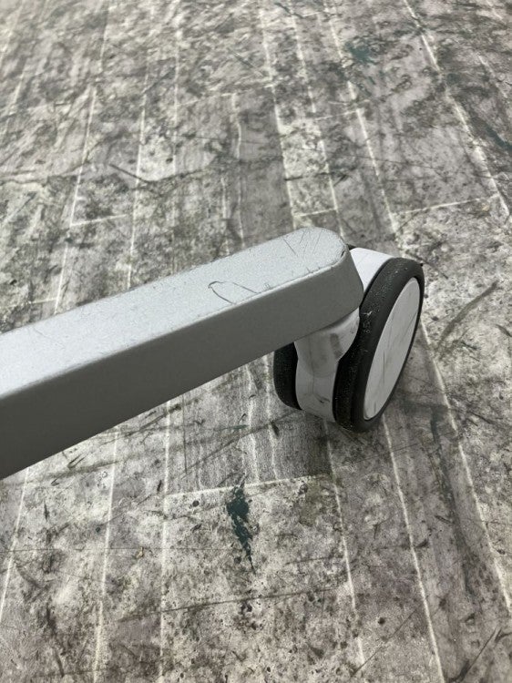 オカムラ手動昇降式750丸テーブル 商品画像6