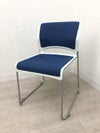 オカムラリットシリーズ スタッキングチェア 商品画像1
