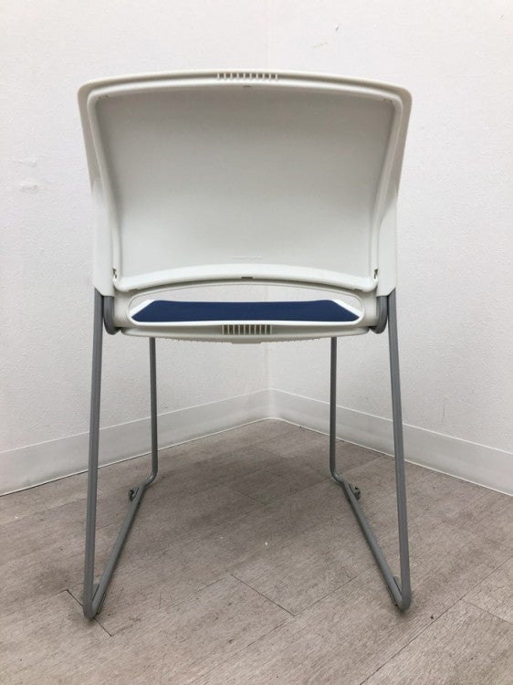 オカムラリットシリーズ スタッキングチェア 商品画像5
