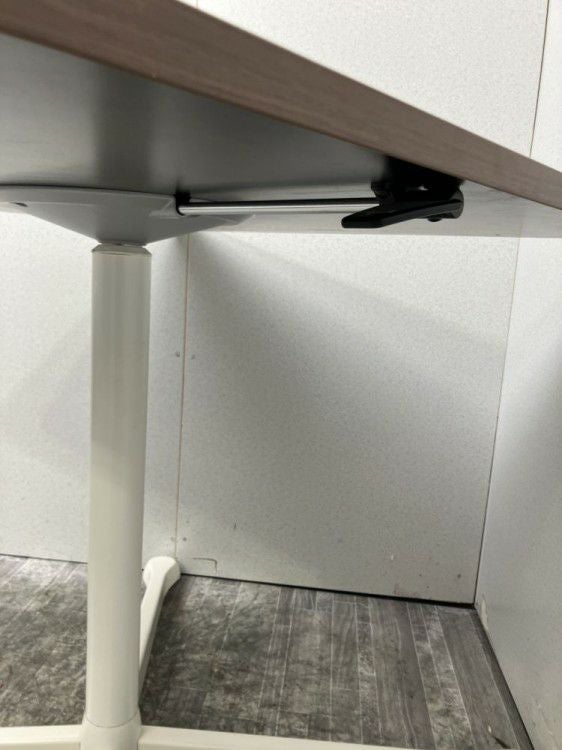 オカムラアクティアフェローシリーズ 手動昇降式800角テーブル 商品画像3