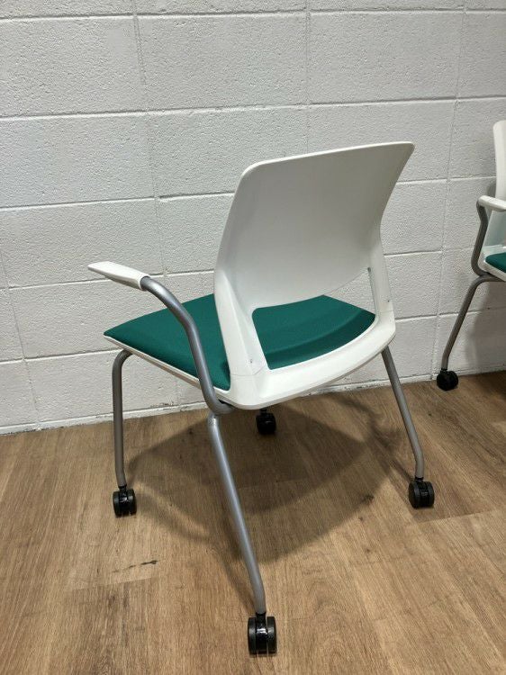 コクヨスタッキングチェア4脚セット 商品画像4