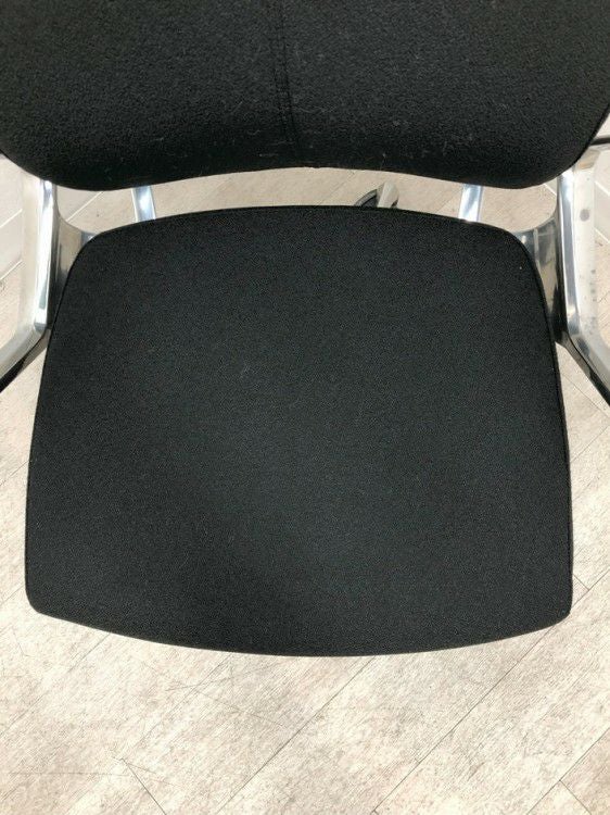 オカムラDuke(デューク)シリーズ 固定肘付デュークチェア 商品画像8