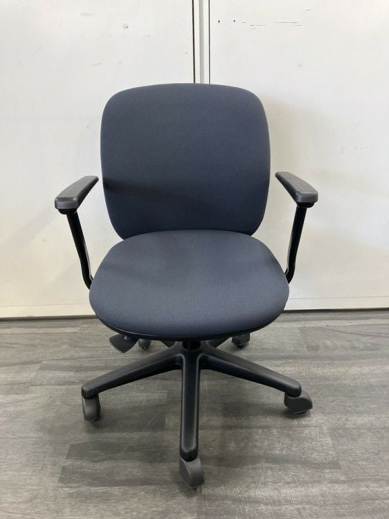 ウチダ（内田洋行）エニーザ（Anyza）チェア 固定肘付エニーザチェア 商品画像2