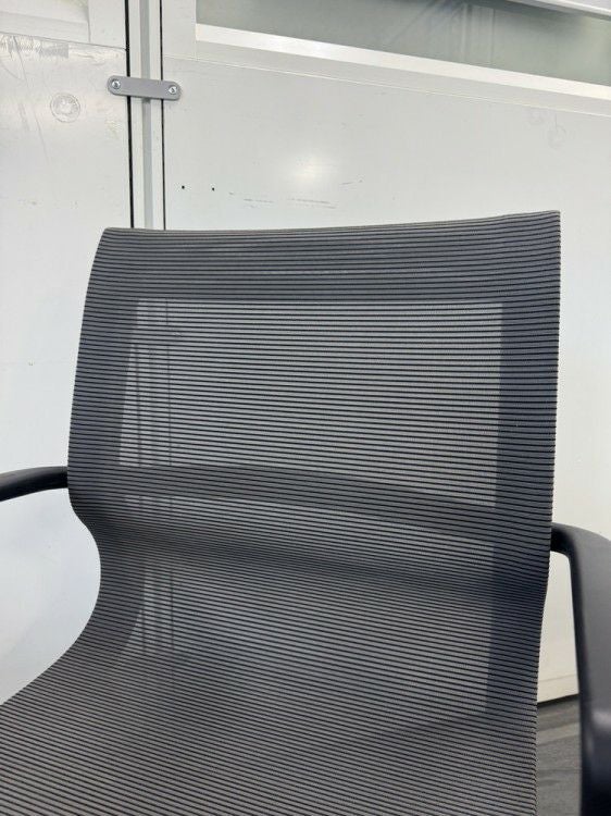 アイコM-1055シリーズ 固定肘付ミーティングチェア 商品画像4