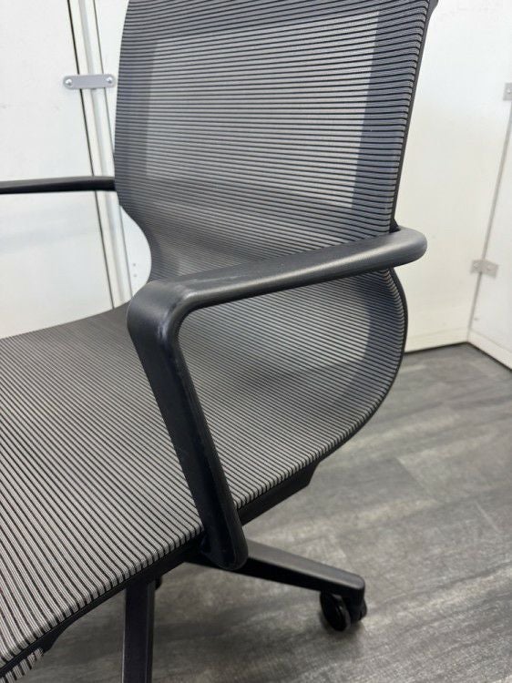 アイコM-1055シリーズ 固定肘付ミーティングチェア 商品画像7