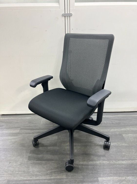 イトーキミレッザチェア 可動肘付ミレッザチェア 商品画像1