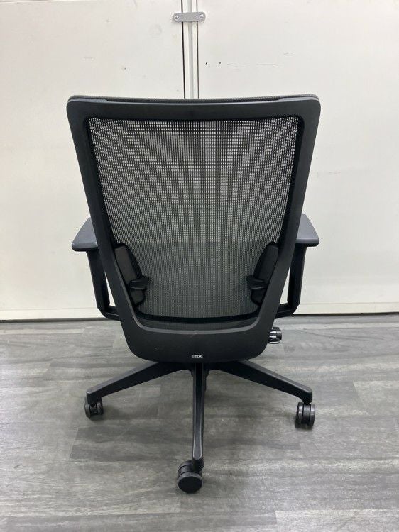 イトーキミレッザチェア 可動肘付ミレッザチェア 商品画像4