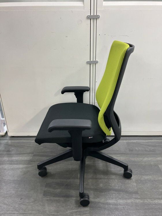 イトーキミレッザチェア 可動肘付ミレッザチェア 商品画像3