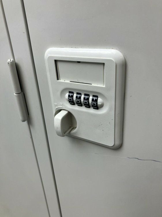 ダイヤル式3人用ロッカー 商品画像3