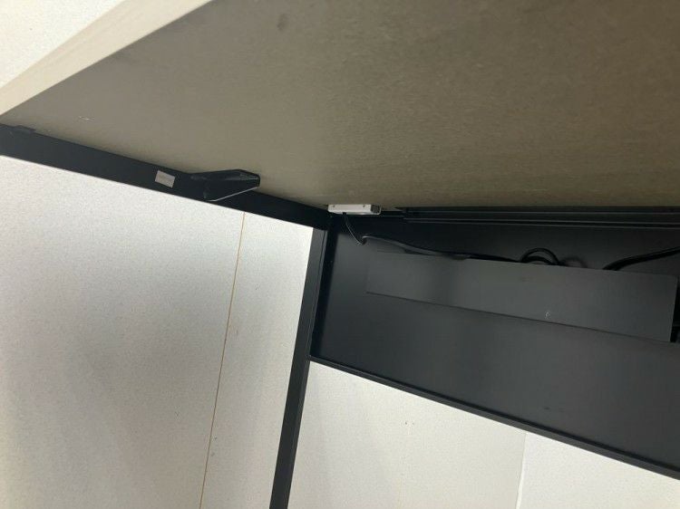 オカムラAlt Piazza(アルトピアッツァ)シリーズ 1800ハイテーブル 商品画像8