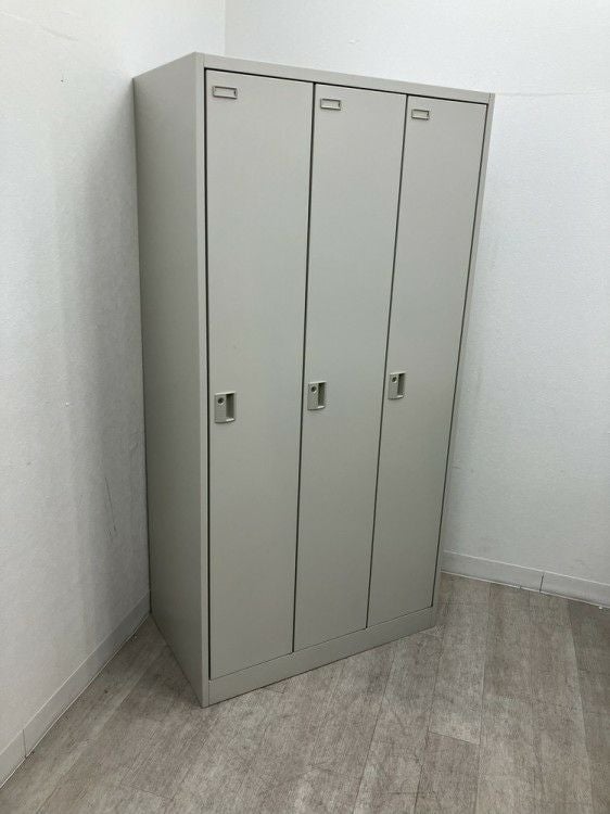 オカムラFZタイプシリーズ 3人用ロッカー 商品画像1