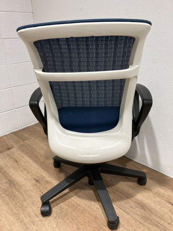 ナイキ肘付パウザチェア 商品画像5