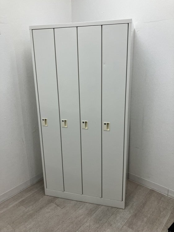 イトーキW型シリーズ 4人用ロッカー 商品画像1