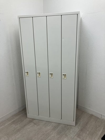 イトーキW型シリーズ 4人用ロッカー 商品画像1