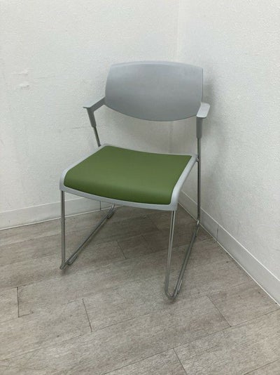 コクヨSatio(サティオ)シリーズ スタッキングチェア 商品画像1