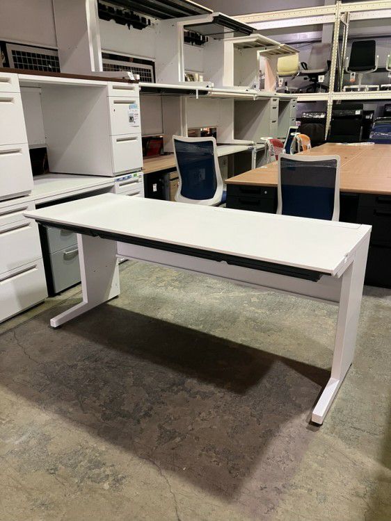 コクヨisシリーズ 1600平デスク 商品画像1