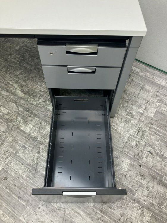 コクヨDelphi（デルフィ）シリーズ 1200平デスク 商品画像8