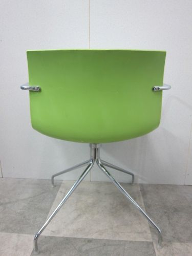 arper（アルペール）肘付きキャティファチェア 商品画像4