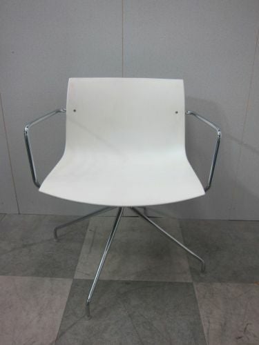 arper（アルペール）肘付きキャティファチェア 商品画像2