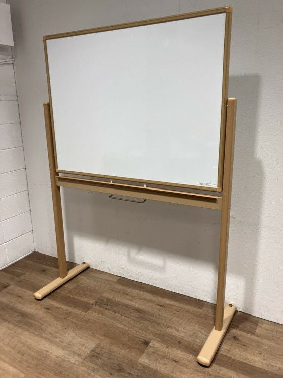 コクヨ1200脚付ホワイトボード 商品画像1