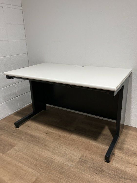 プラスフラットラインシリーズ 1200平デスク 商品画像1