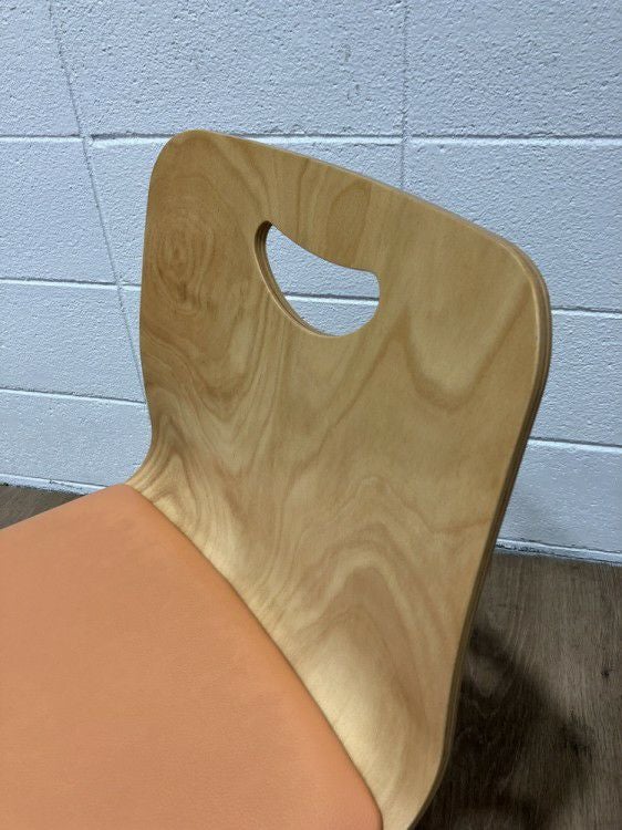 コクヨビスキオシリーズ スタッキングチェア4脚セット 商品画像3