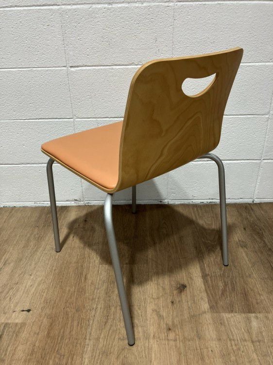 コクヨビスキオシリーズ スタッキングチェア4脚セット 商品画像5