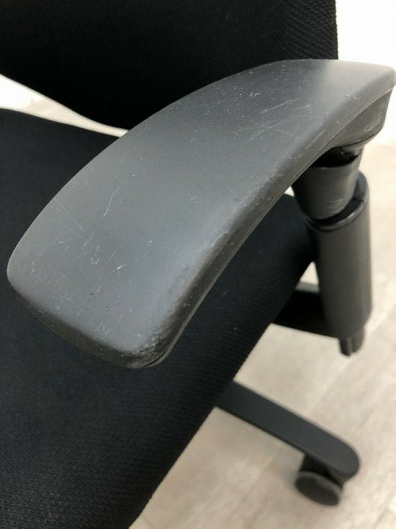 イトーキf(エフチェア)シリーズ 可動肘付エフチェア 商品画像6