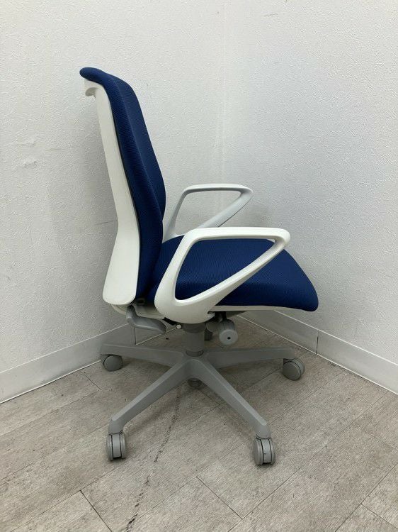 オカムラsulato(スラート)シリーズ 固定肘付スラートチェア 商品画像3