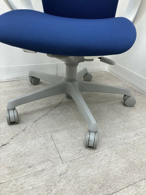 オカムラsulato(スラート)シリーズ 固定肘付スラートチェア 商品画像7