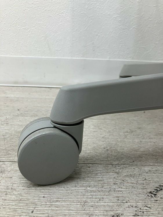 オカムラsulato(スラート)シリーズ 固定肘付スラートチェア 商品画像8