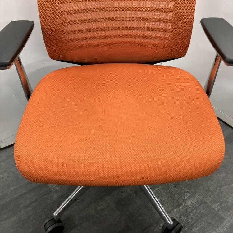 コクヨ固定肘付ベゼルチェア 商品画像6